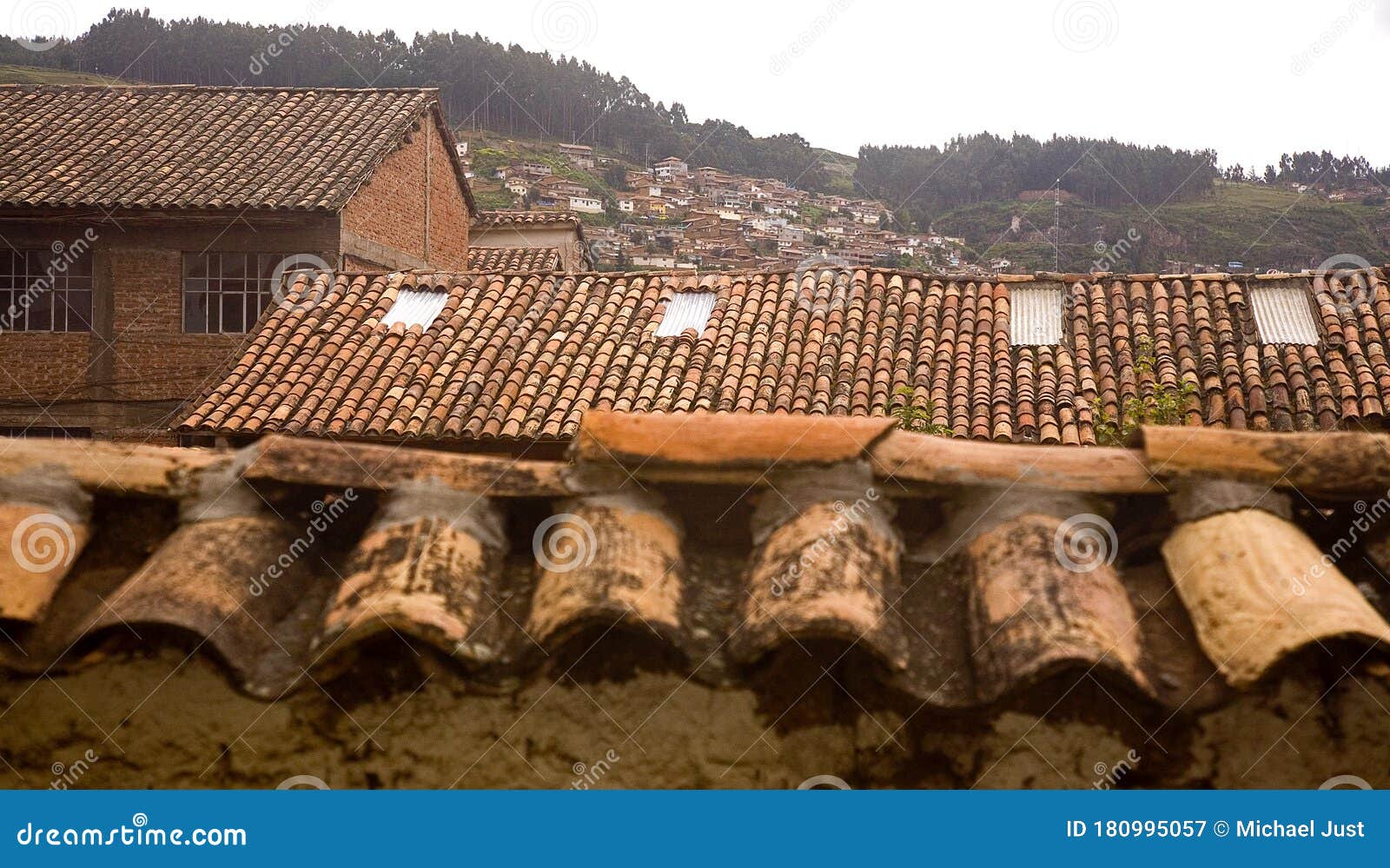 cuzco red-tiled roofs