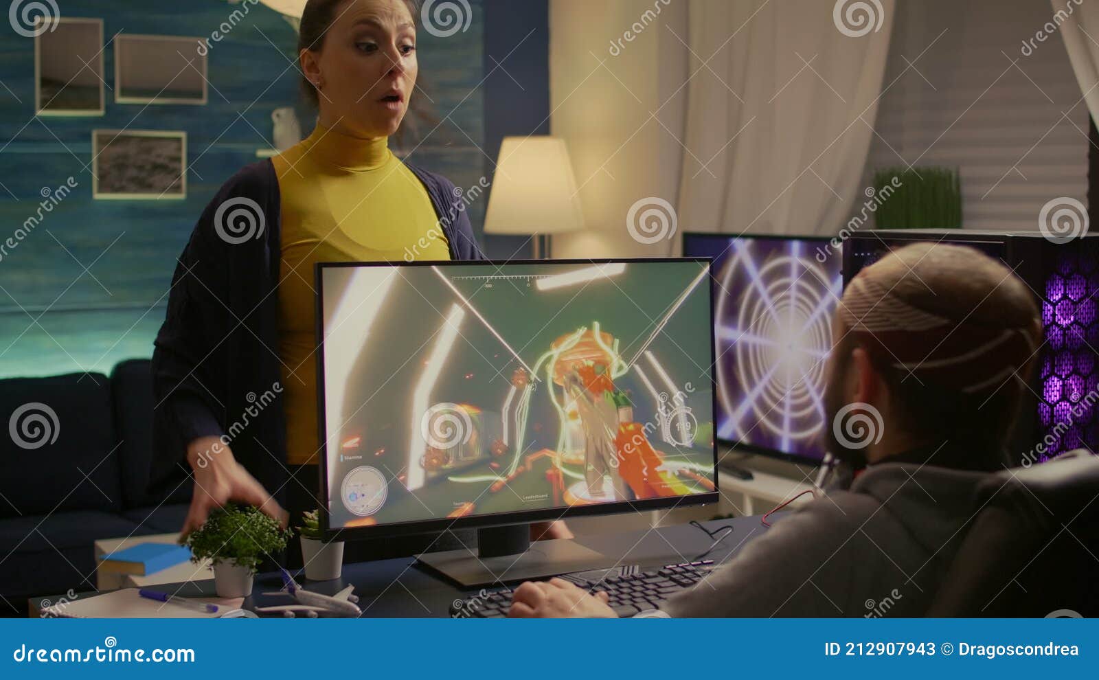 Cyber gamer fight with girlfriend about playing first person shooter video  game for online competition. Pro player performing on powerful pc in gaming  room home during online tournament Stock Photo - Alamy