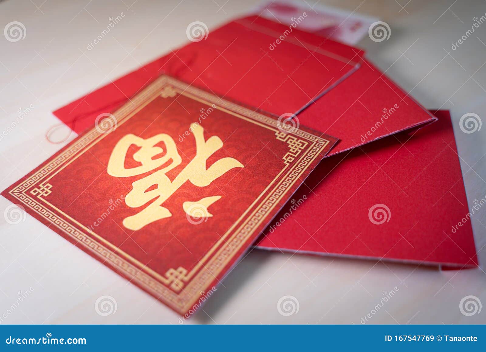Décoration Chinoise Du Nouvel an Avec Les Enveloppes Rouges Et Le