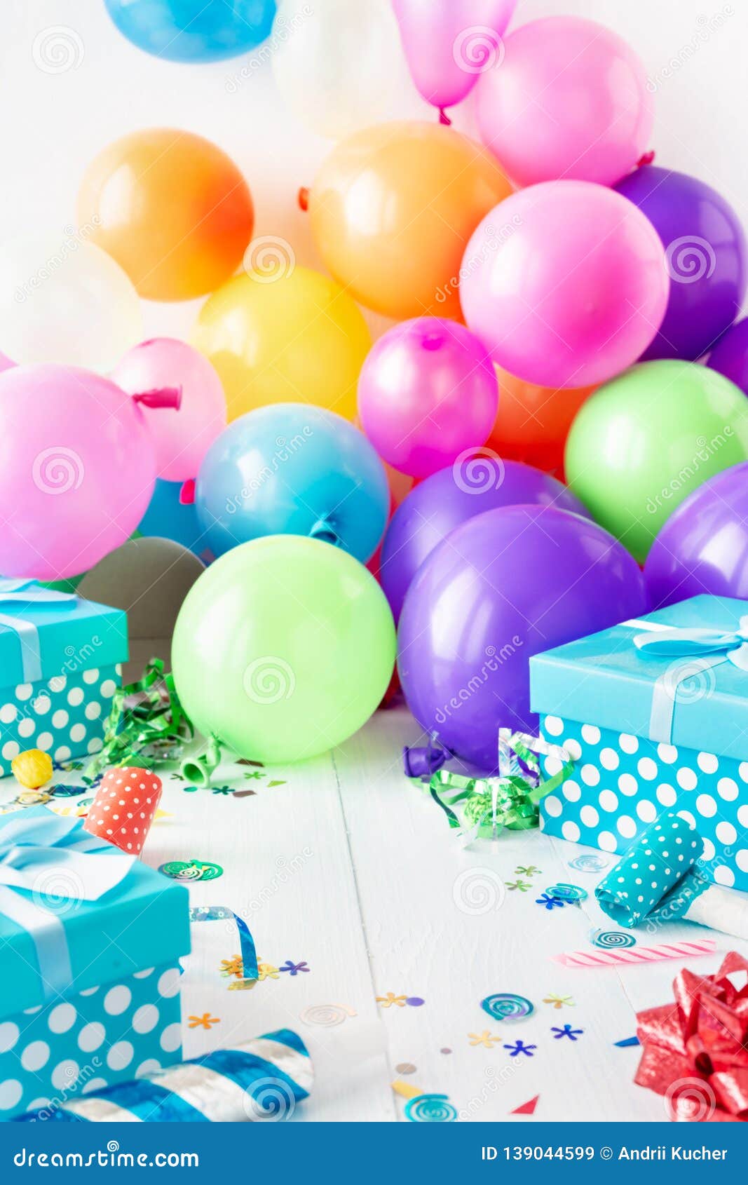 Decoration D Arriere Plan De La Fete D Anniversaire Ballons Confetti Serpentine Objet Cadeau D Anniversaire Image Stock Image Du Decoration Cadeau Decoration D Arriere Plan De La Fete D Anniversaire Ballons Confetti Serpentine Objet Cadeau D Anniversaire Image Stock Image Du Decoration Cadeau