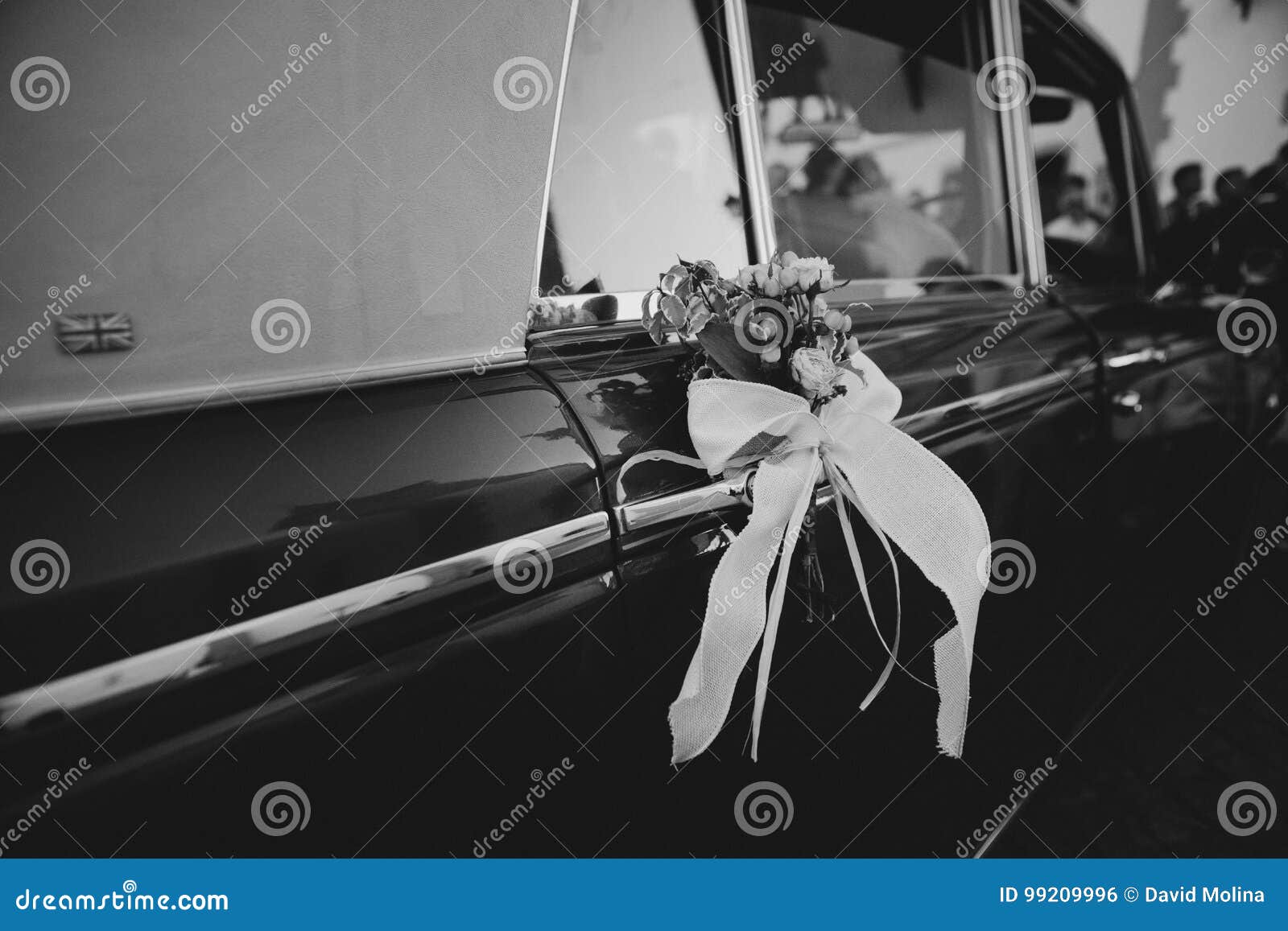 Décoration D'ornement De Mariage Dans Une Voiture Classique Rebecca 36  Photo stock - Image du détail, jour: 99209996