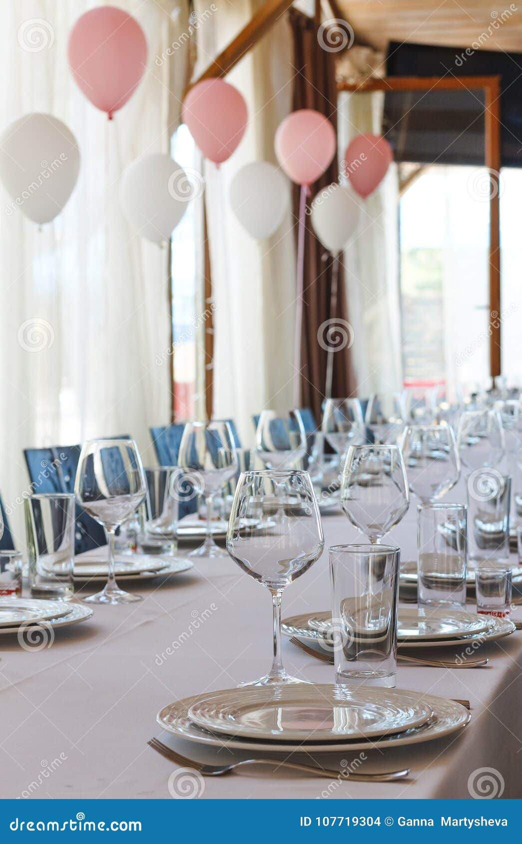 Decoration Dans Le Hall De Banquet Dans Le Restaurant Pour Un Evenement Solennel Concept Servir Celebration Anniversaire Mariag Photo Stock Image Du Decoration Salles Decoration Dans Le Hall De Banquet Dans Le Restaurant Pour Un Evenement Solennel Concept Servir Celebration Anniversaire Mariag Photo Stock Image Du Decoration Salles