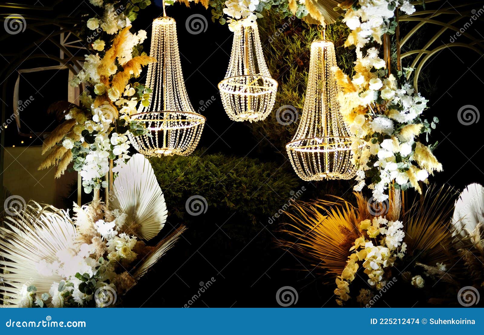 Décoration De Mariage. Décoration Pour Mariages Et Fêtes. Table De Fête  Définition Zone Photo Au Mariage Photo stock - Image du banquet, fleur:  225212474