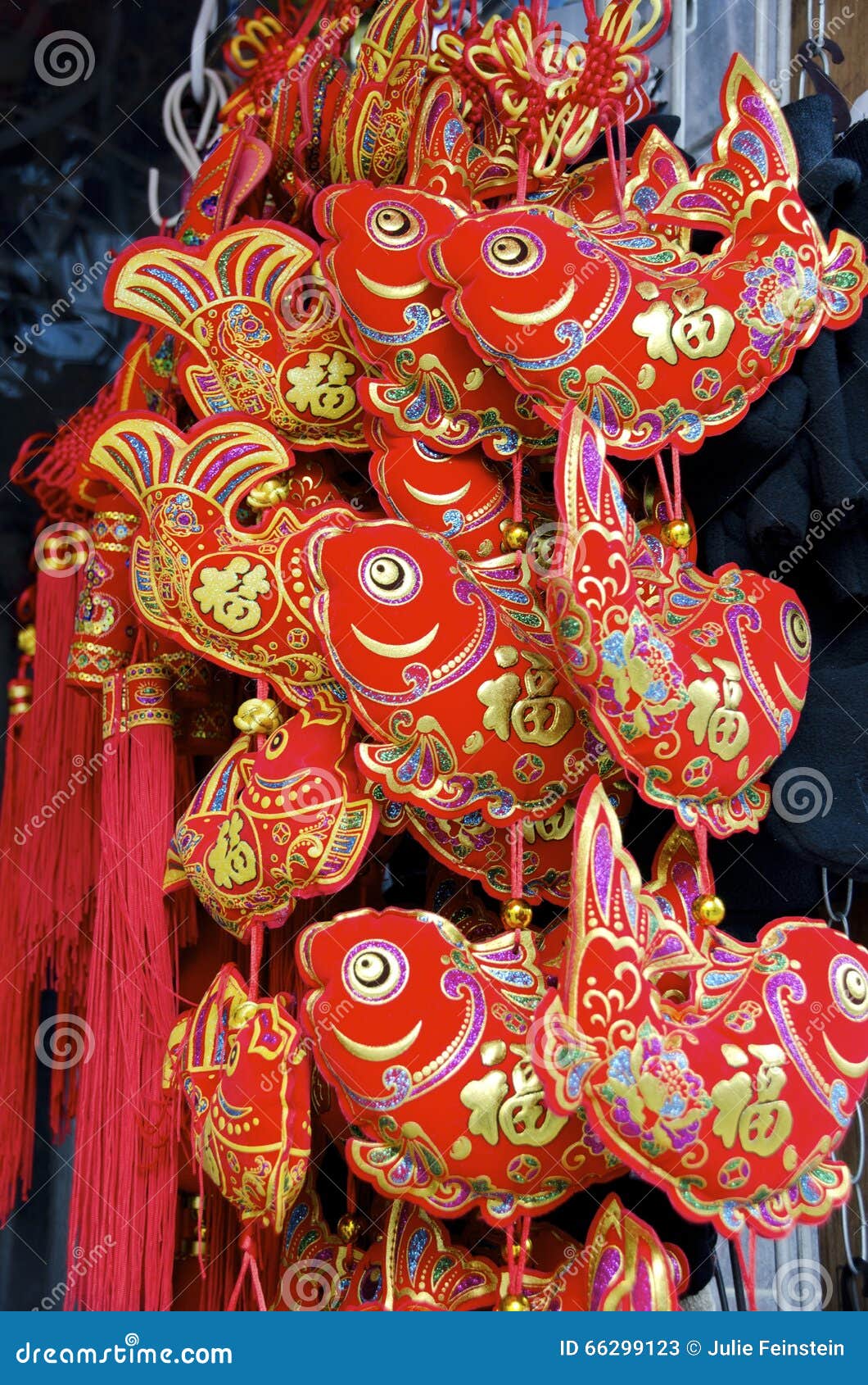 Décorations chinoises image stock. Image du singe, poissons - 66299123