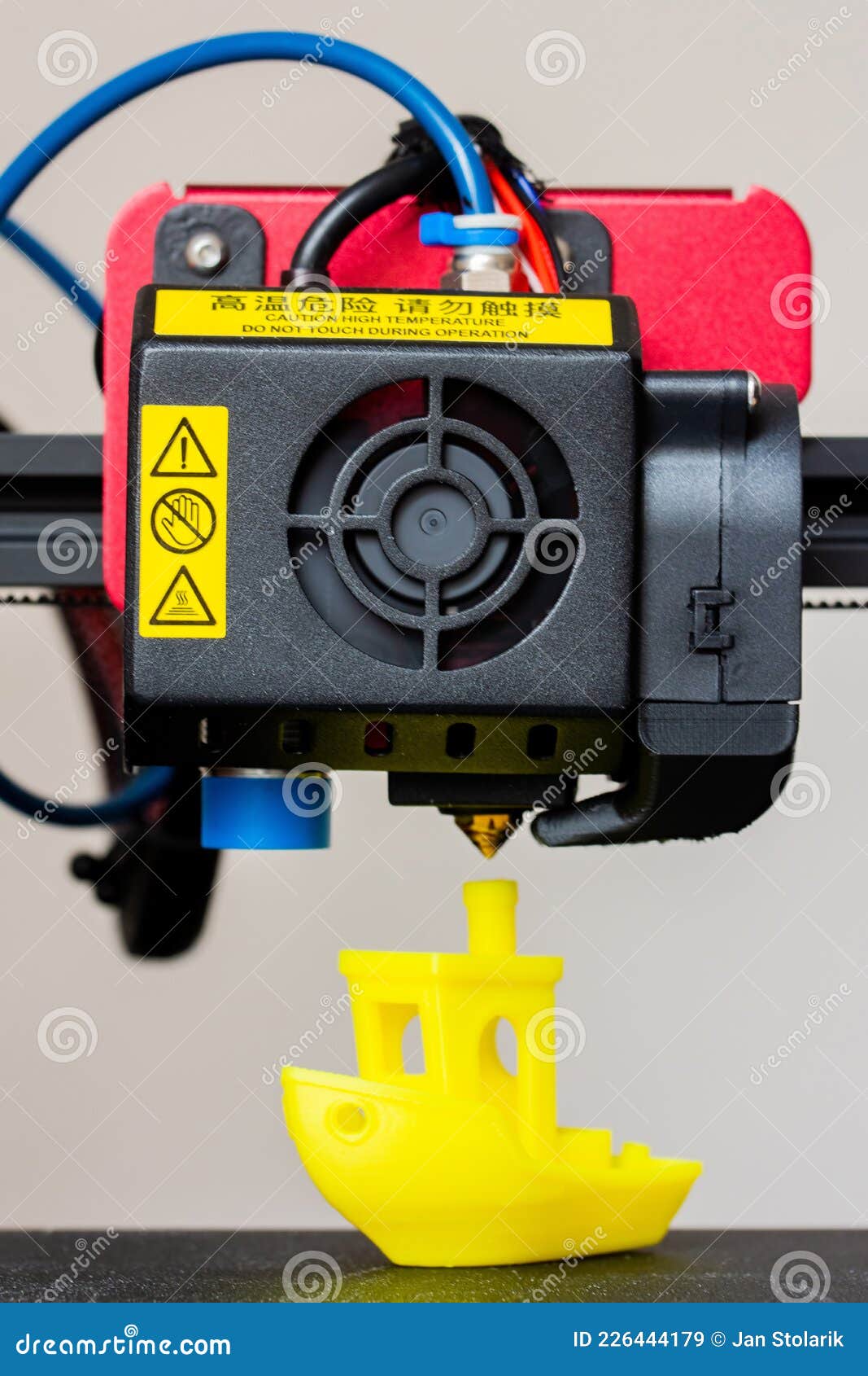 Détail De La Tête D'imprimante 3d Avec Hotend Et Ventilateur. Petit Modèle  D'expédition Fdm En Plastique. Photo Verticale. Image stock - Image du  pouvoir, métal: 226444179