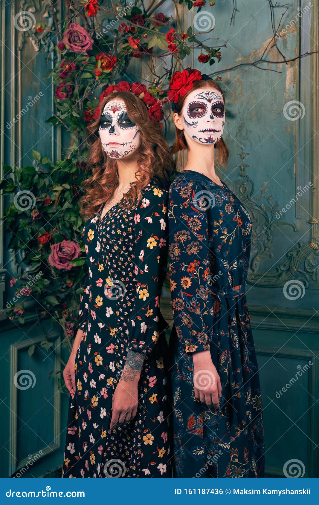 Día De Fiesta Muerta Halloween Personas Disfrazadas Foto de archivo -  Imagen de fiesta, memoria: 161187436