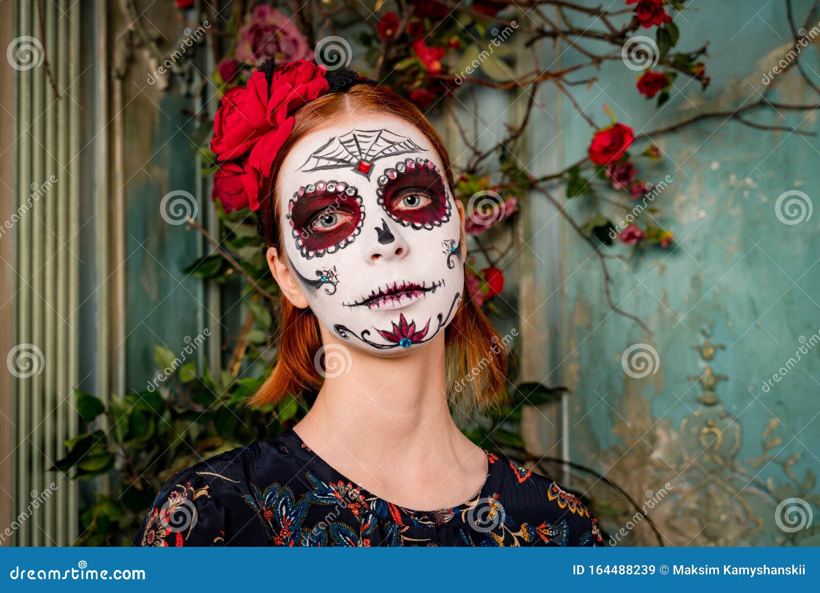 Día De Fiesta Muerta Halloween Personas Disfrazadas Imagen de archivo -  Imagen de hembra, greasepaint: 164488239