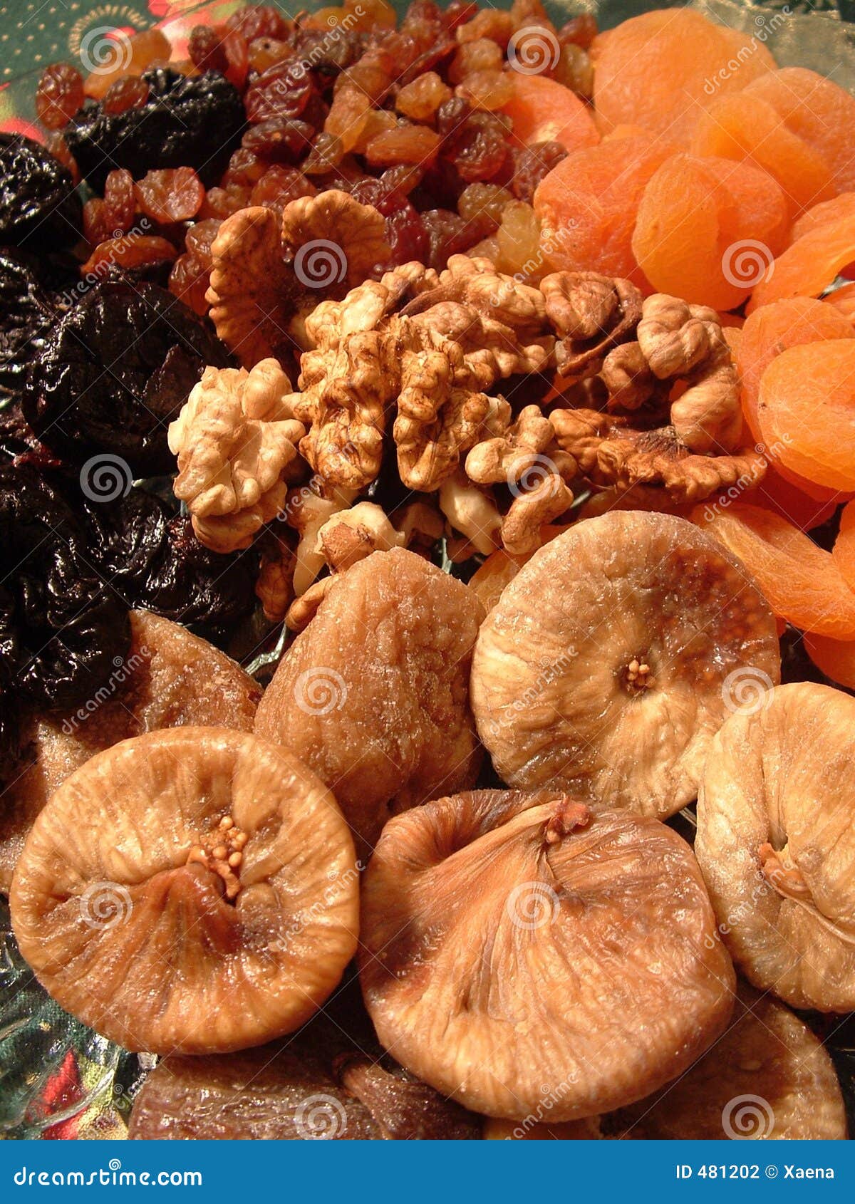 Dörrobst und Walnüsse stockfoto. Bild von getrocknet, geschmack - 481202 Dörrobst und Walnüsse stockfoto. Bild von getrocknet, geschmack - 481202