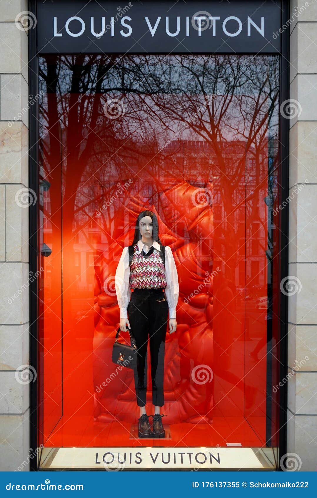 Exterior Shot of the French Designer Store Louis Vuitton on Konigsallee  Editorial Image - Image of business, exterior: 176137355