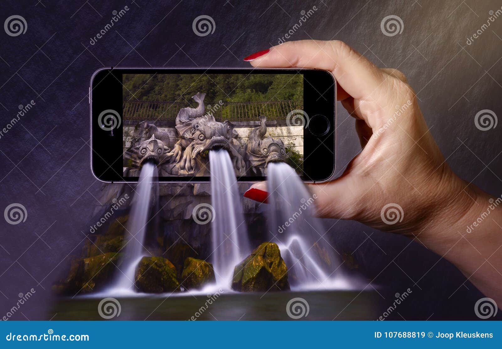 Løfte fritaget Frugtbar 3D Beautiful Waterfall on Smartphone. 3D Pop Out Effect Stock Image - Image  of scenery, holding: 107688819