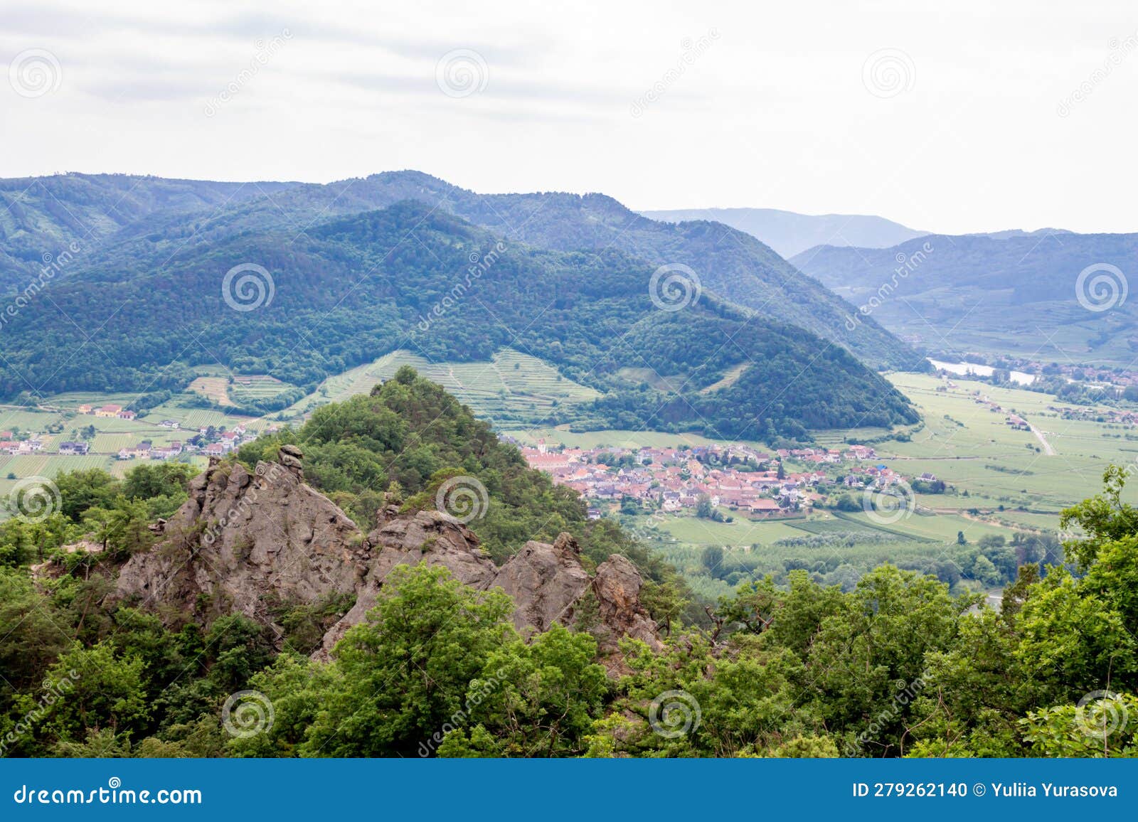 dÃ¼rnstein rock in wachau valley