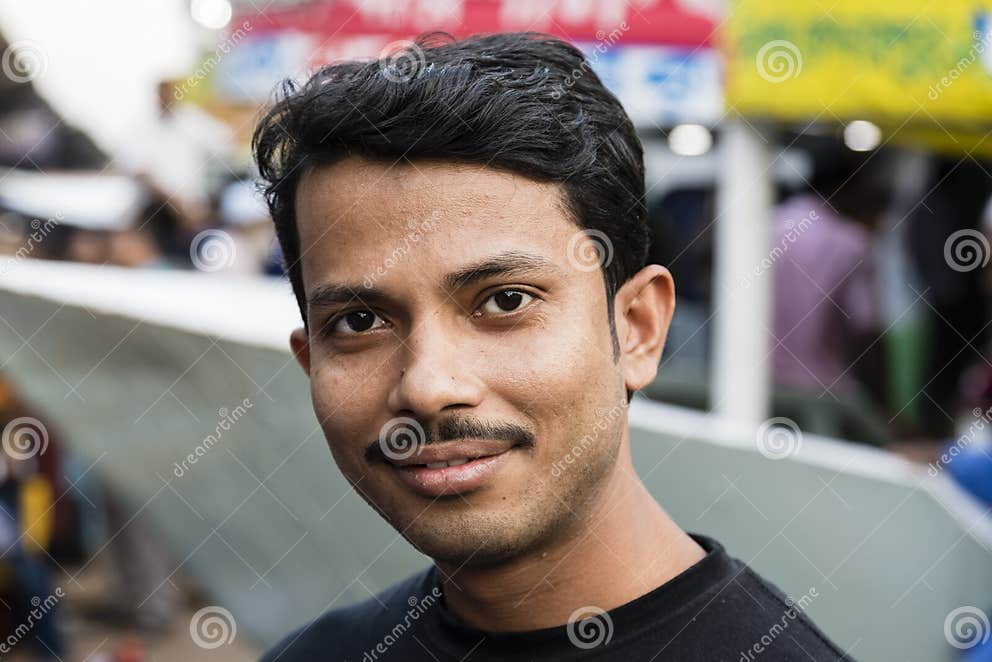 Dacca Bangladesh El 24 De Febrero De 2017 Retrato De Un Hombre De dacca-bangladesh-el-24-de-febrero-de-2017-retrato-de-un-hombre-de