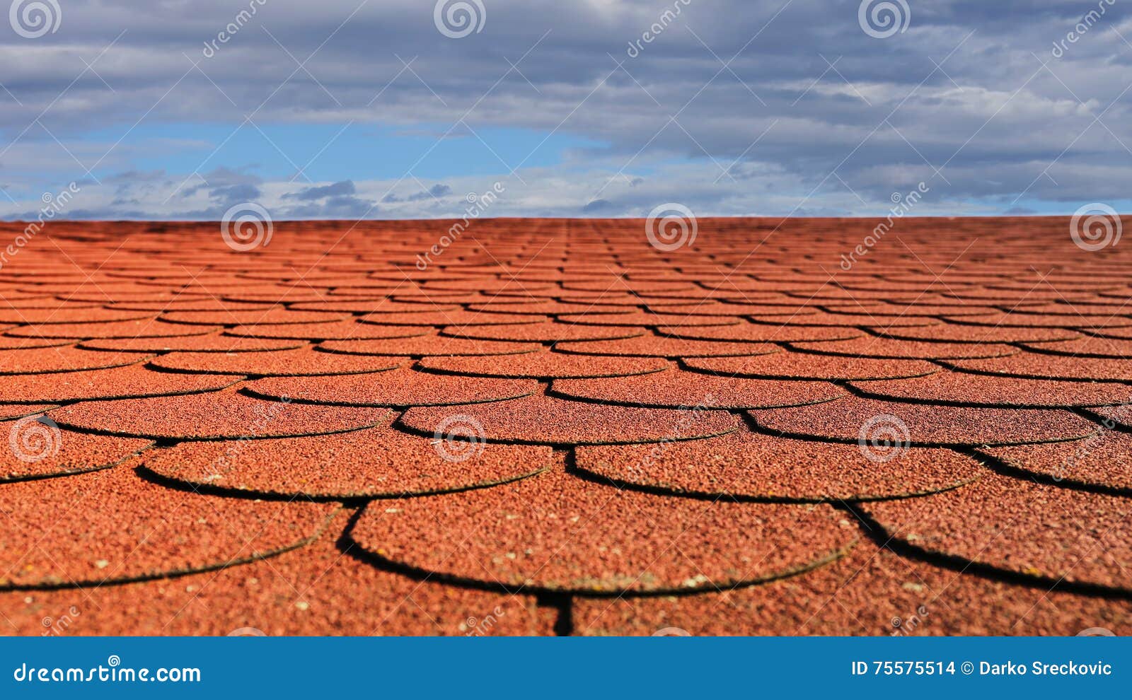 Dachabdeckung stockfoto. Bild von haus, beschaffenheit - 75575514