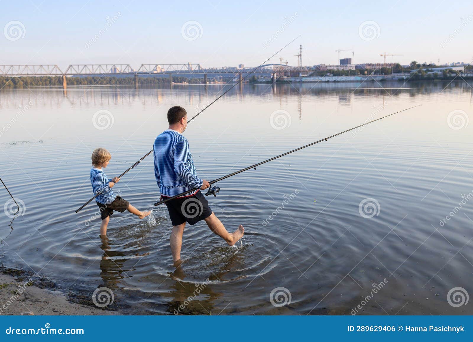 https://thumbs.dreamstime.com/z/dad-son-go-fishing-together-stand-water-rods-merrily-splash-their-feet-father-s-day-concept-family-interesting-289629406.jpg