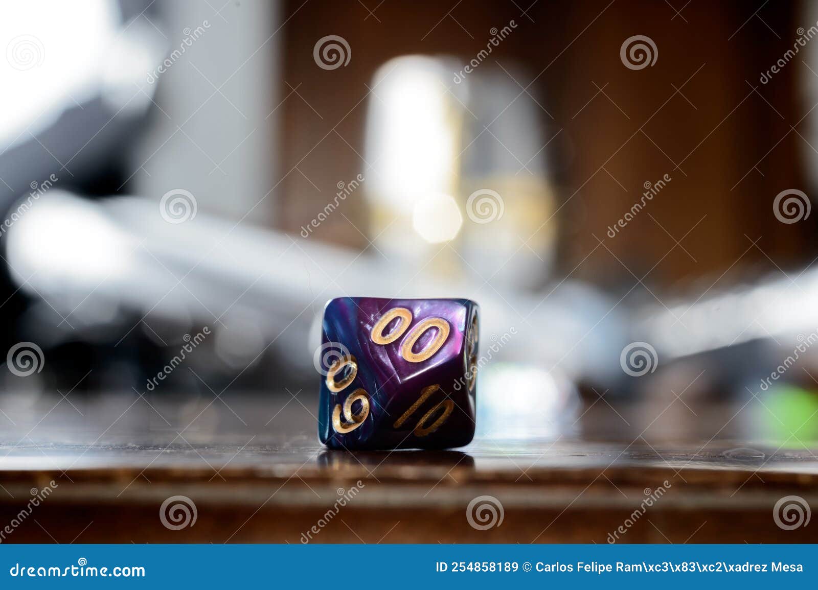 Jogo E Jogo De Dados E Templar Cavaleiro Armadura No Jogo Épico Jogo De Mesa Para RPG. Gelo E Fogo E Dragões E Masmorras Foto Royalty Free, Gravuras, Imagens e Banco de