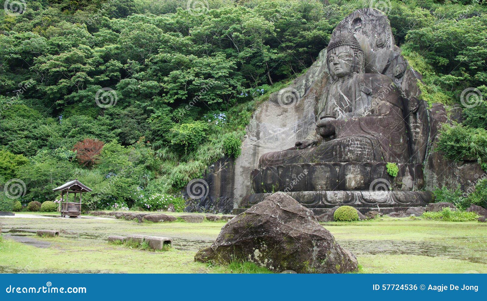 daibutsu boeddha statue at nihon ji temple in japan