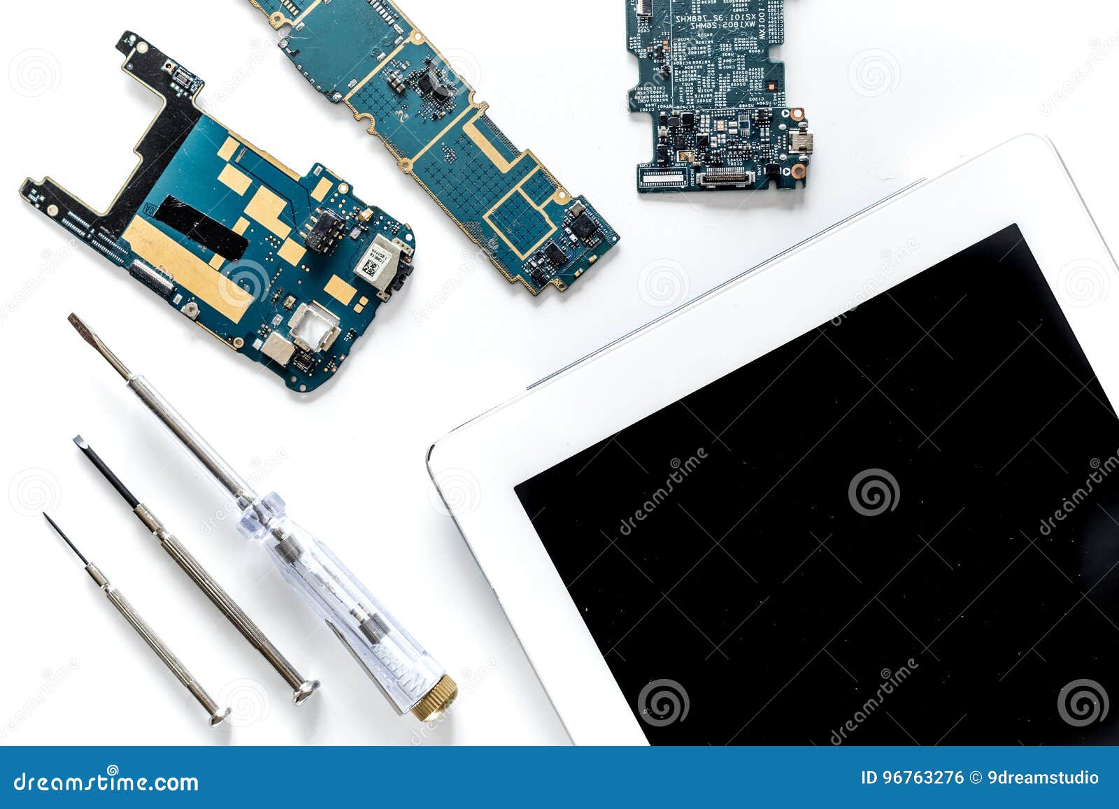 Найти устройство гугл. Найти устройство планшета. Отслеживание телефона по гугл. Детали планшета. Найти устройство планшета.