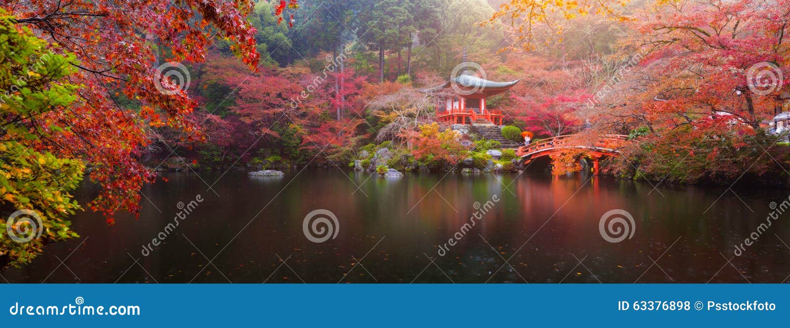 daigo-ji temple in autumn