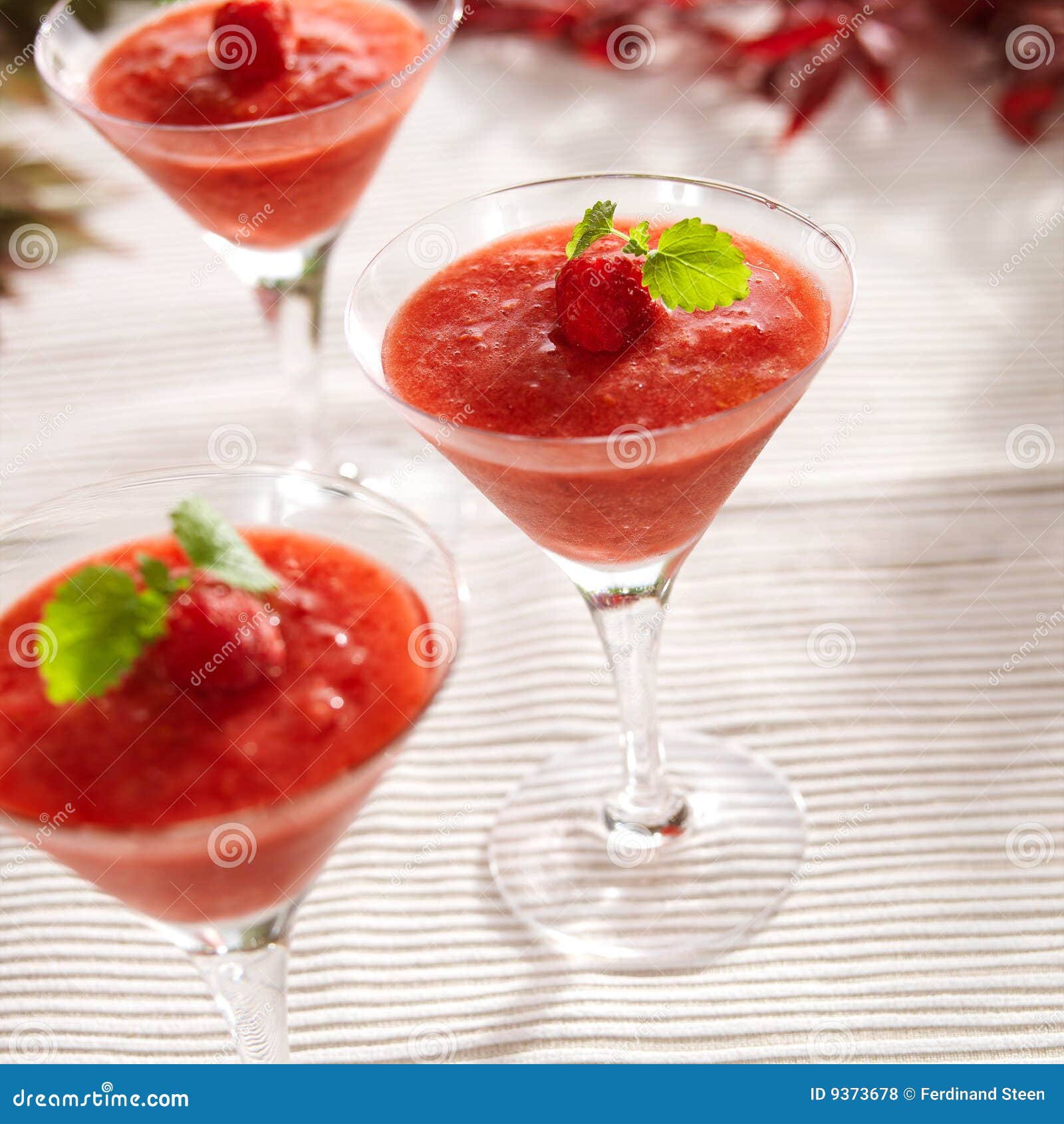 Daiquiri Di Fragola Congelato Fotografia Stock Immagine di alcool, misto 9373678