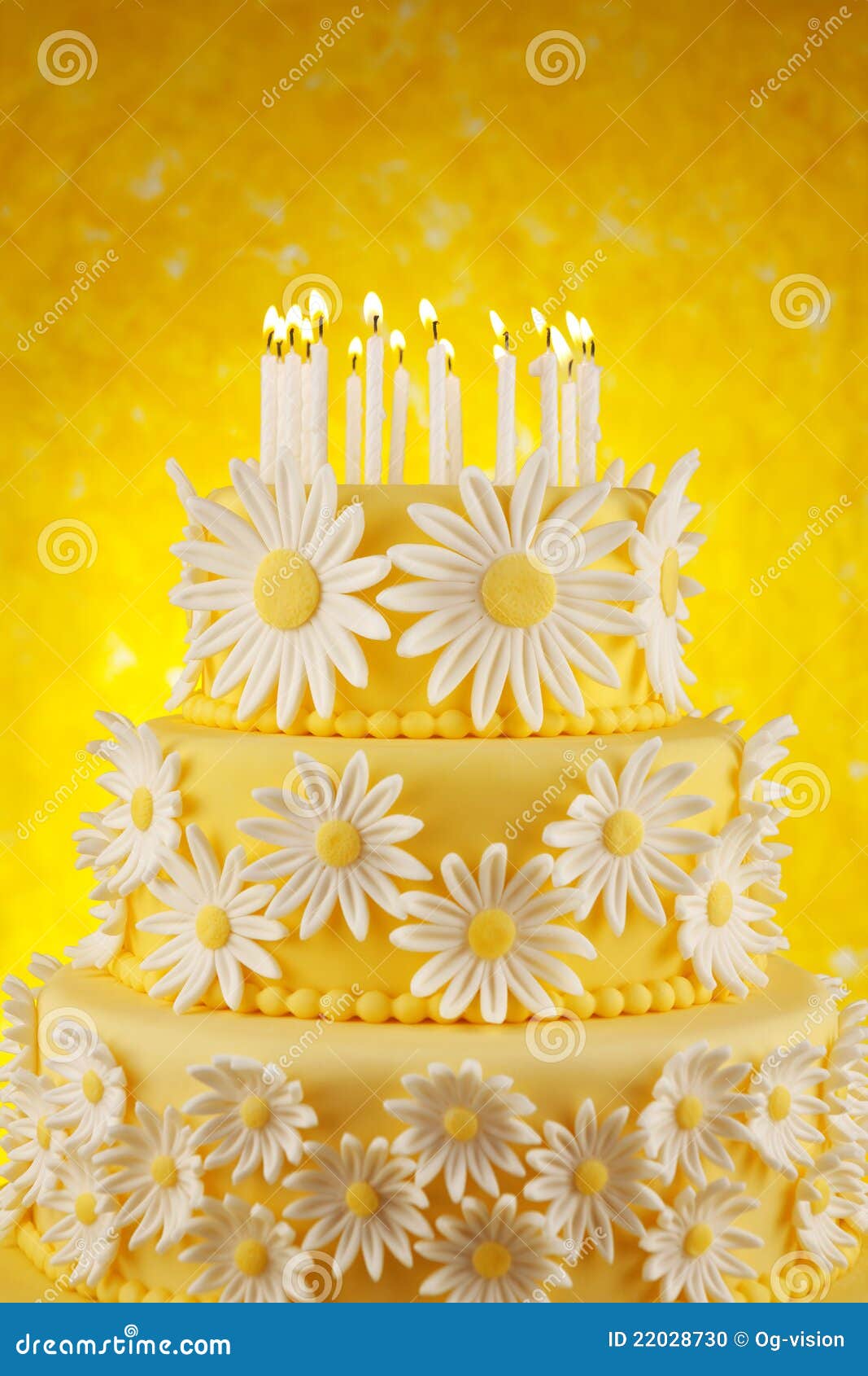 Daisy Birthday Cake Stock Photo - Image: 22028730 Daisy Birthday Cake Stock Photo - Image: 22028730