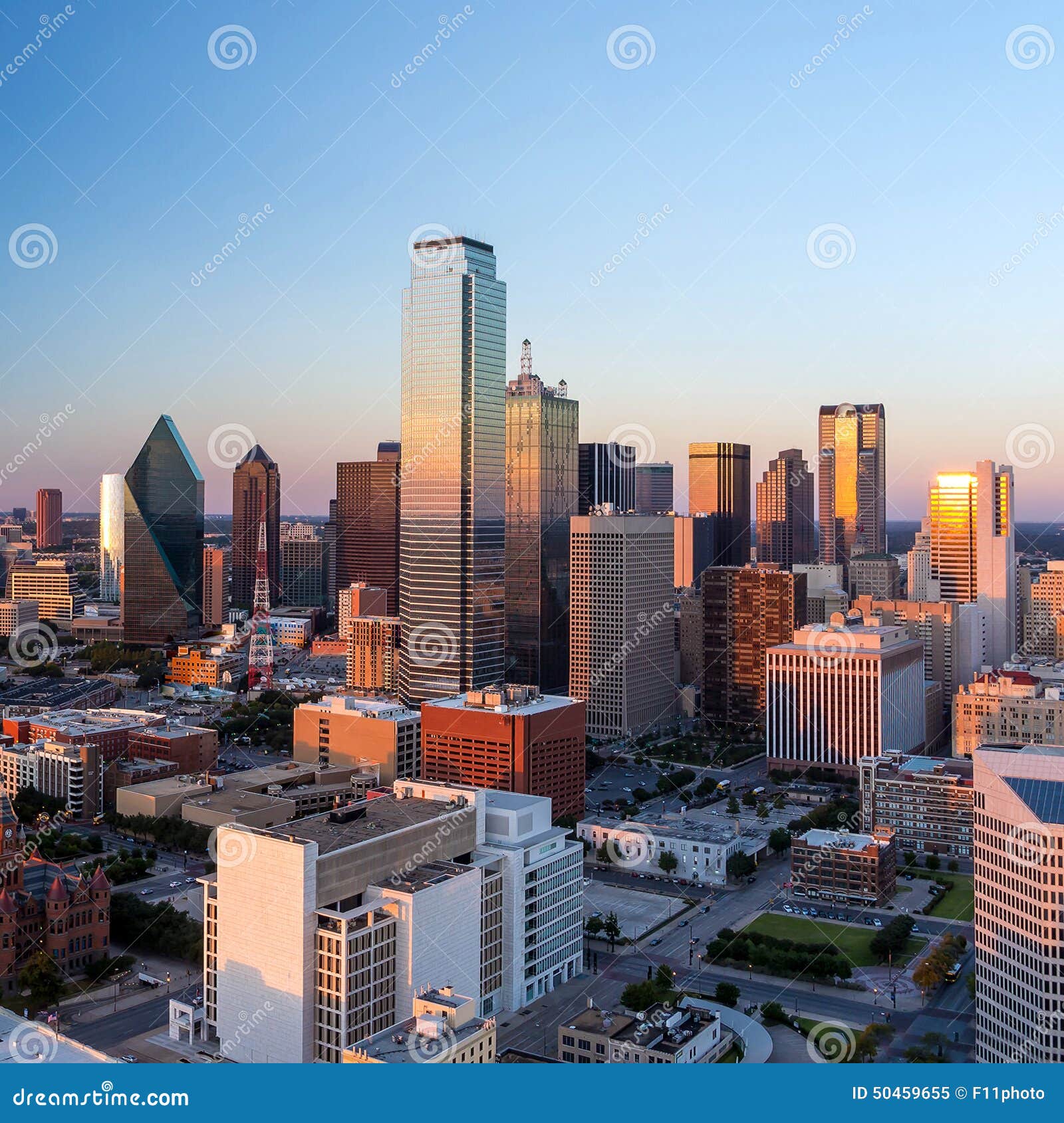 Dallas, Paysage Urbain Du Texas Image stock Image du réflexion