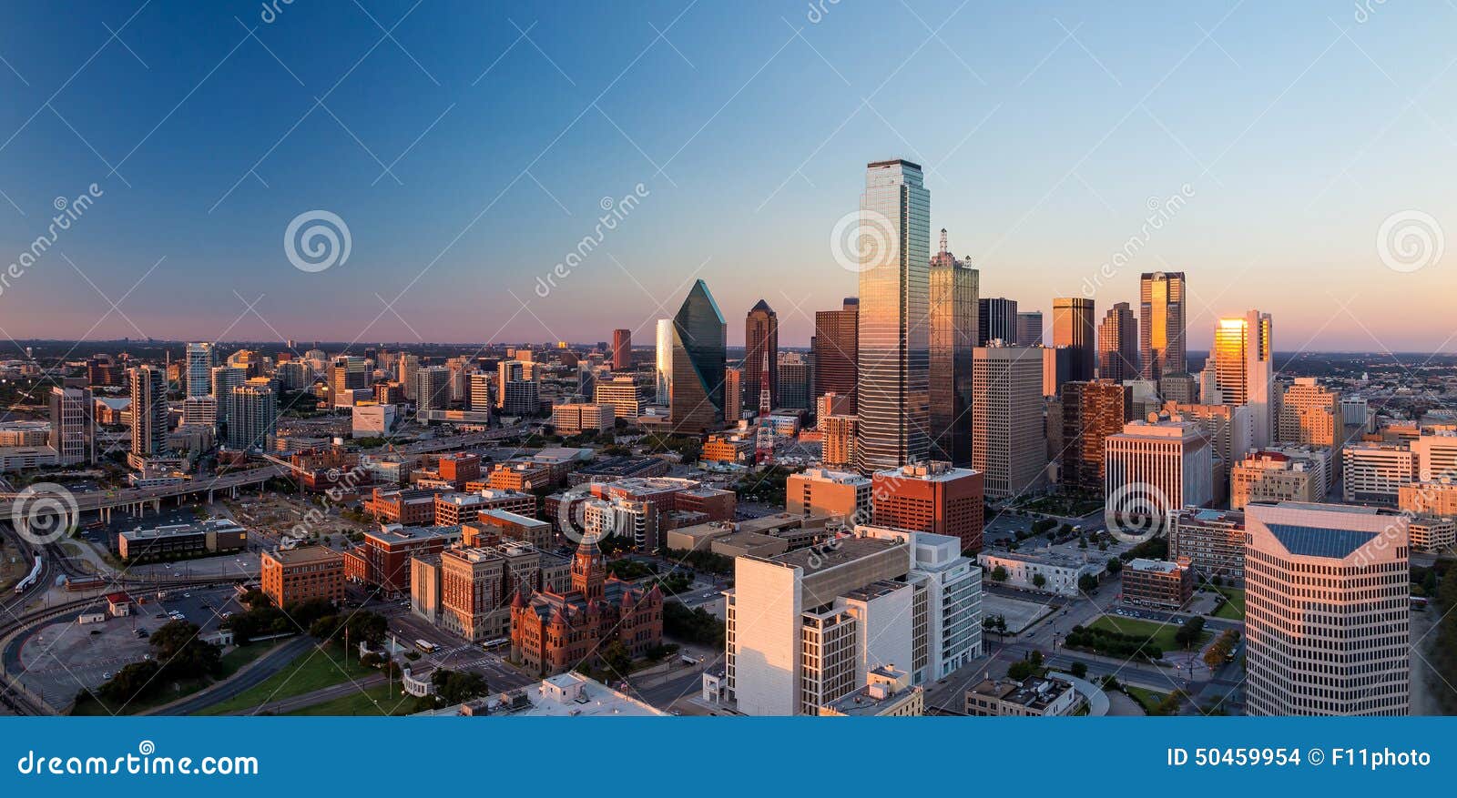 Dallas, Paysage Urbain Du Texas Photo stock Image du affaires