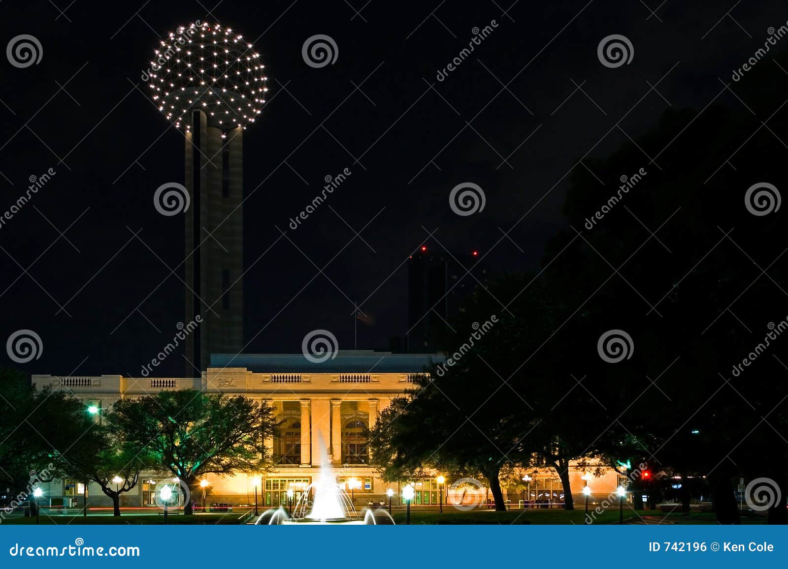 dallas reunion tower at night