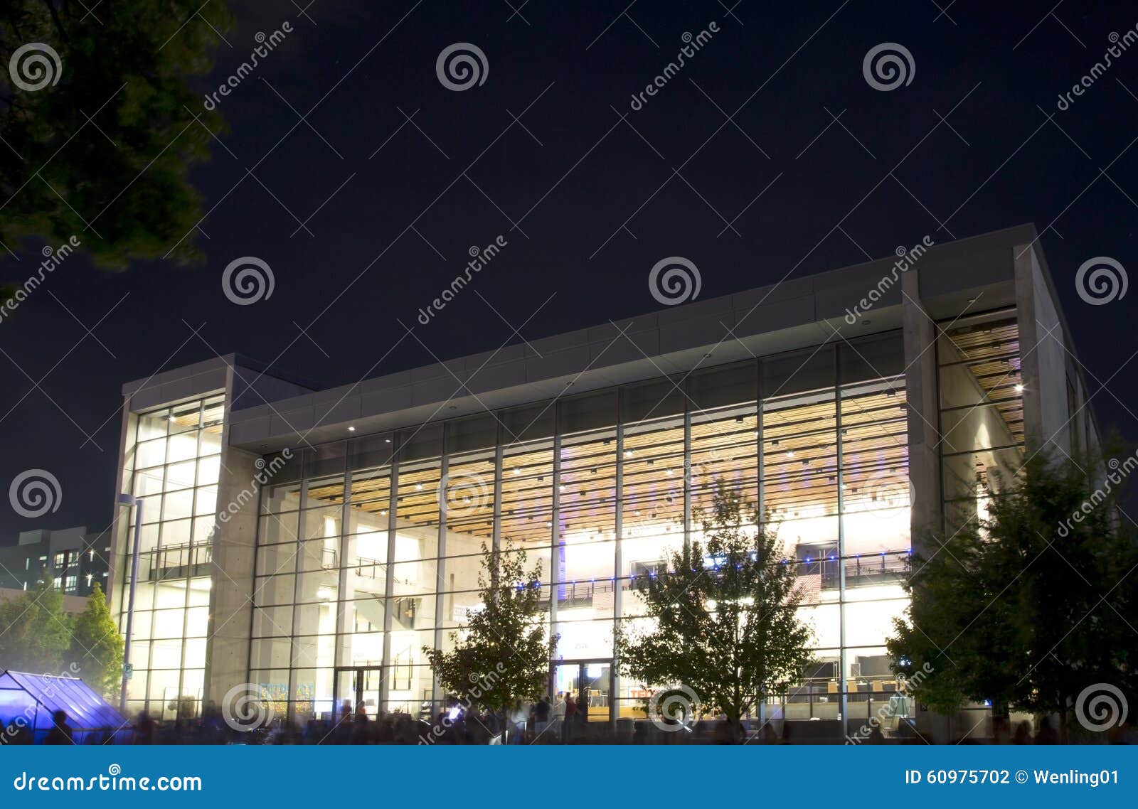 Dallas-Stadtleistungshallen-Nachtszenen, TX USA