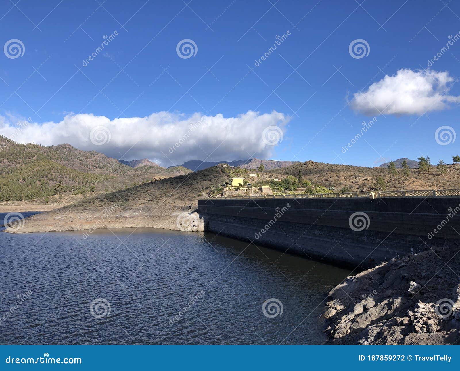 dam wall at las ninas reservoir