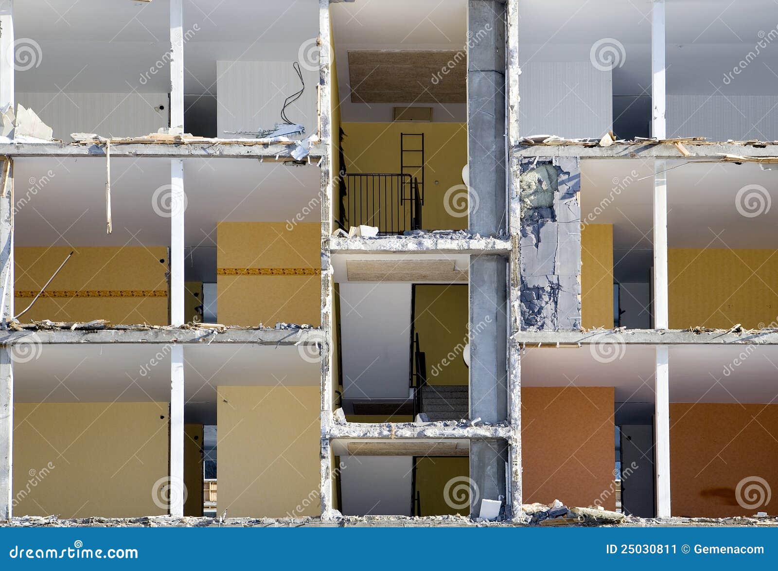Damaged apartment stock image. Image of earthquake, zone 25030811