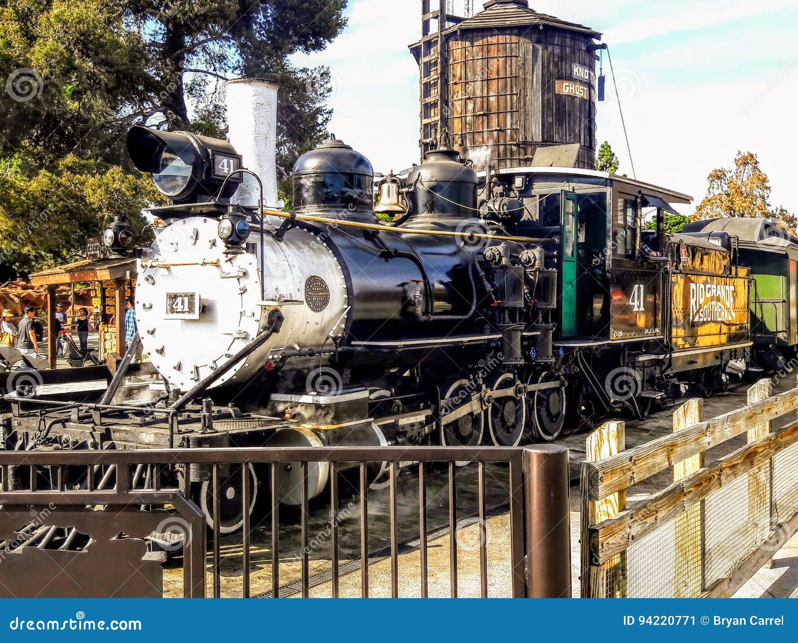 Dampf-Maschine bei Knotts Berry Farm in Buena Park Kalifornien. Alter Weinlese-Zug bei Knotts Berry Farm Theme Park