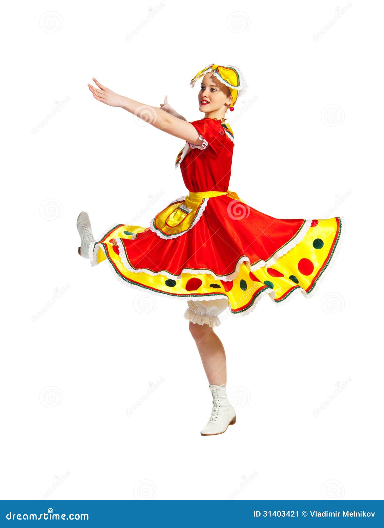 Русский народный танец девушки. Русский народный танец девушка. Танцовщица народных танцев. Девушка танцует народный танец. Танцовщица русских народных танцев.