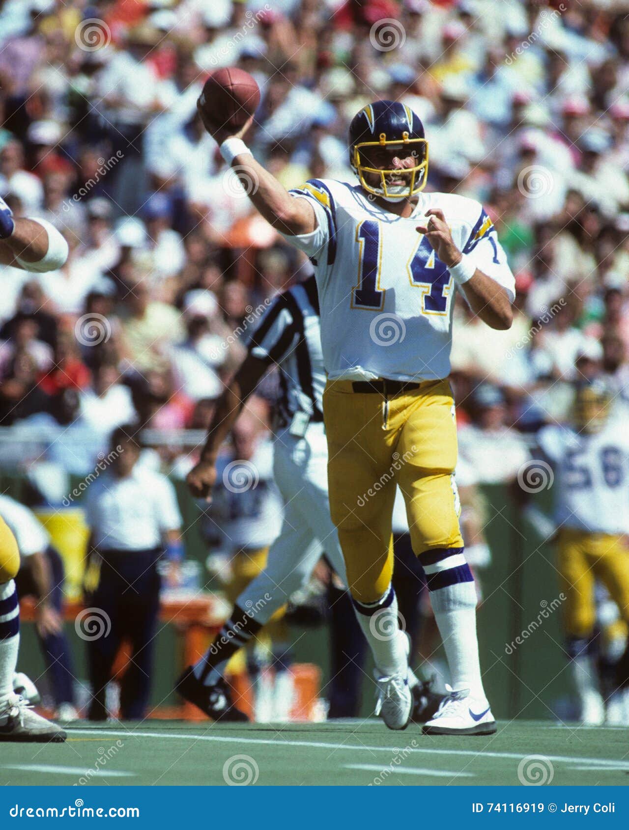 Dan Fouts San Diego Chargers Editorial Stock Image - Image of quarterback,  athlete: 74116919