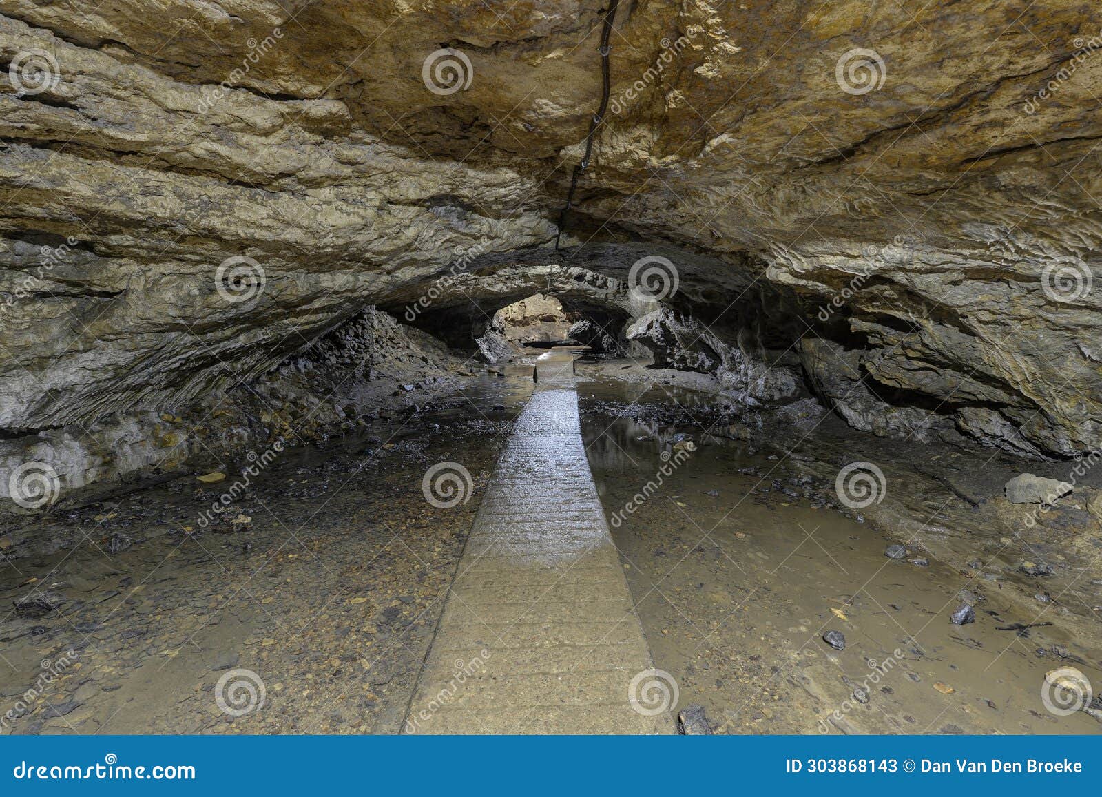 dancehall cave maquoketa caves state park, maquoketa iowa
