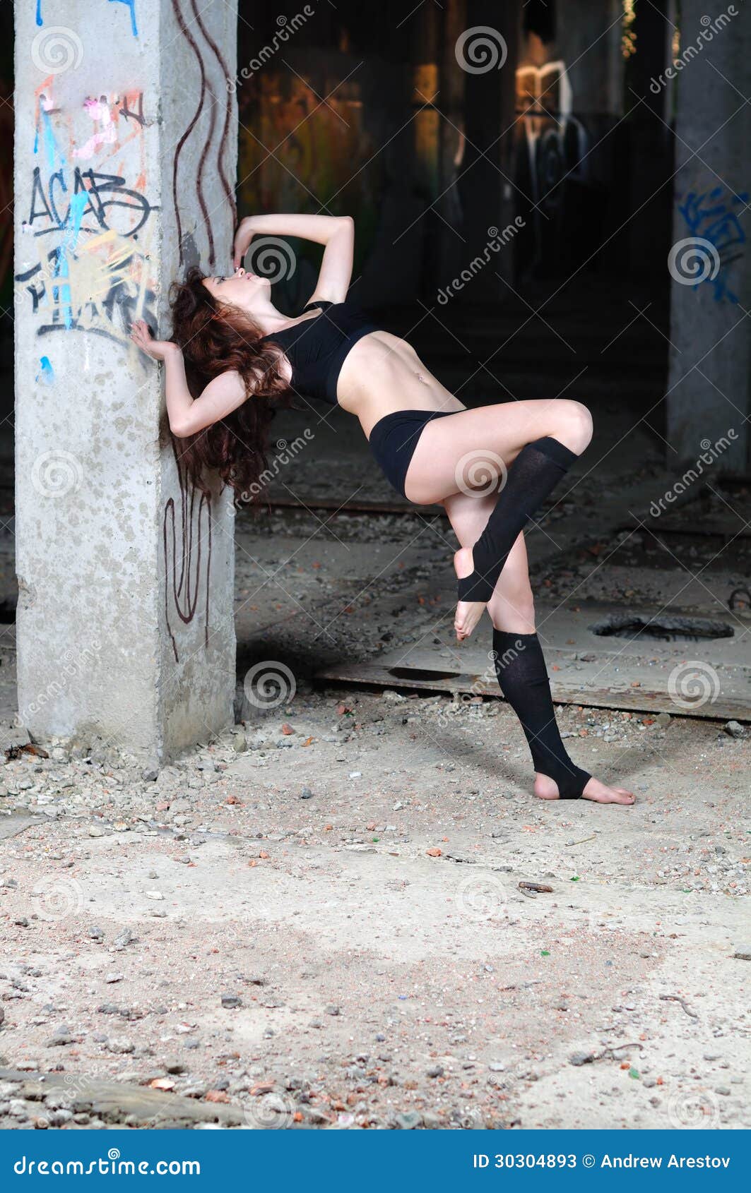 https://thumbs.dreamstime.com/z/dancer-abandoned-room-30304893.jpg?ct=jpeg