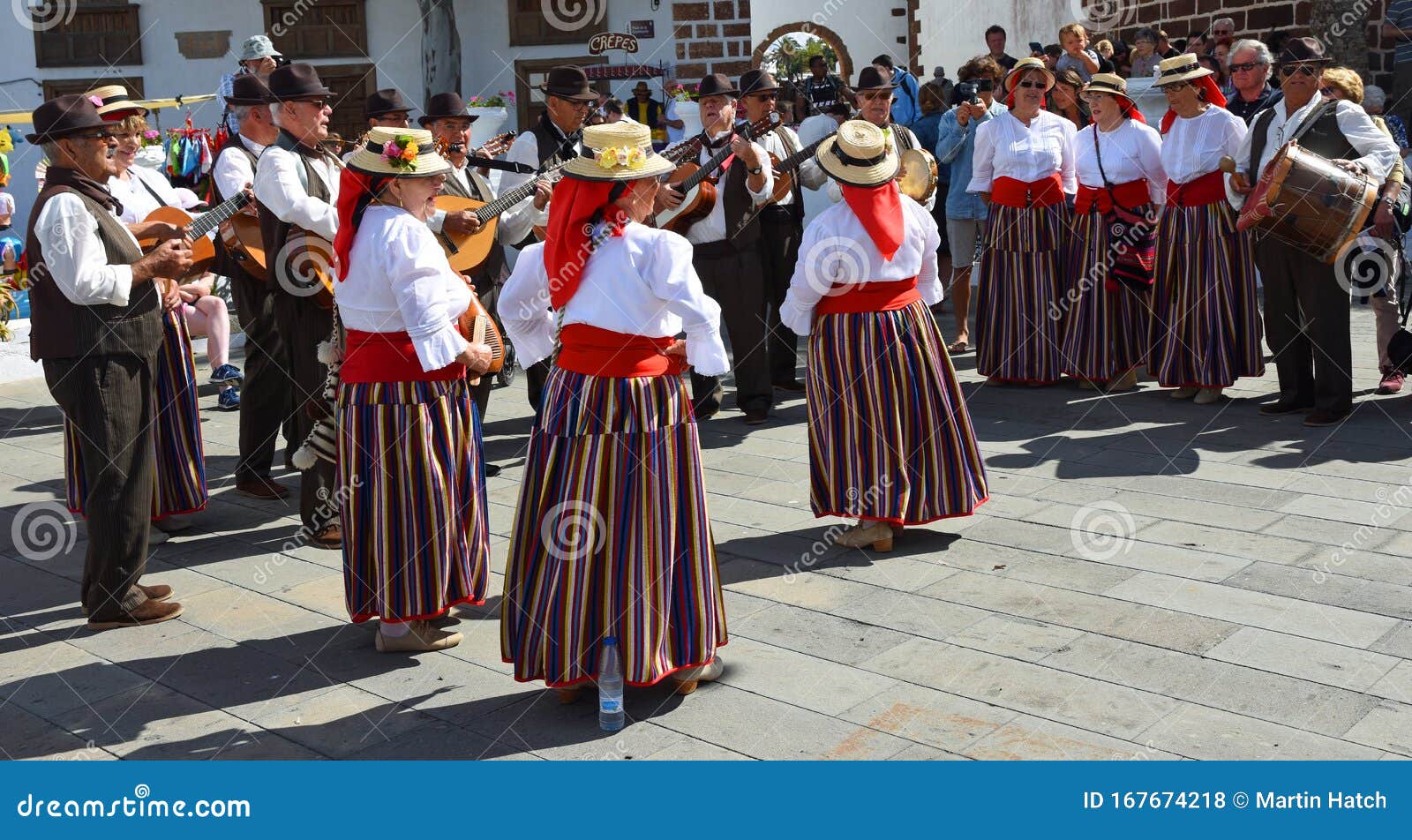 buik tweede vice versa Dancers En Muzikanten Die in Traditionele Kleding Op De Markt Optreden Redactionele Stock Foto - Image of vermaak, dans: 167674218 buik tweede vice versa Dancers En Muzikanten Die in Traditionele Kleding Op De Markt Optreden Redactionele Stock Foto - Image of vermaak, dans: 167674218