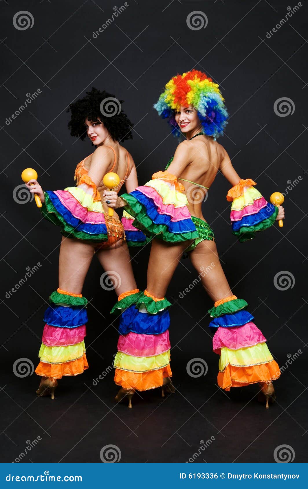 dancers with maraca