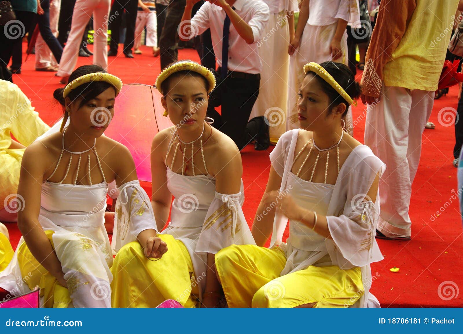 Dancers Vietnamese in Dress â€œ Ao Dai â€ Editorial Photo Image of