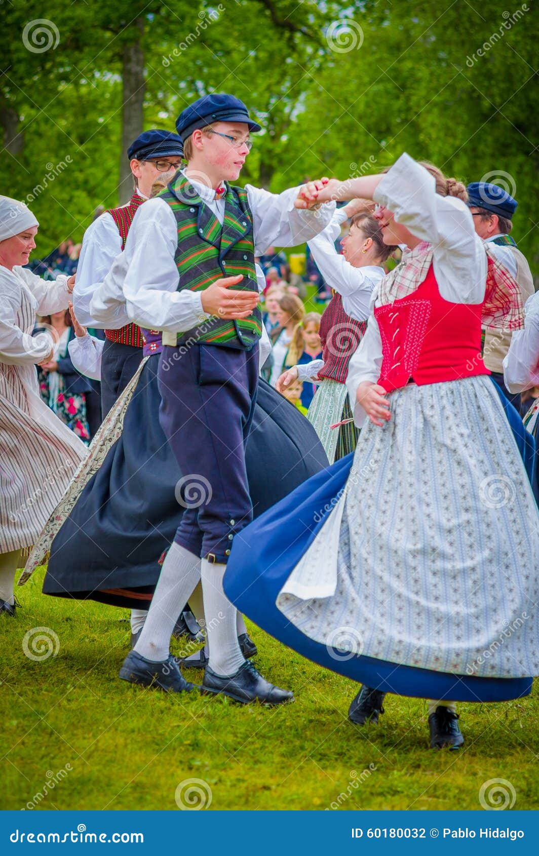 Dancing Around the Maypole in Midsummer Editorial Photography - Image ...