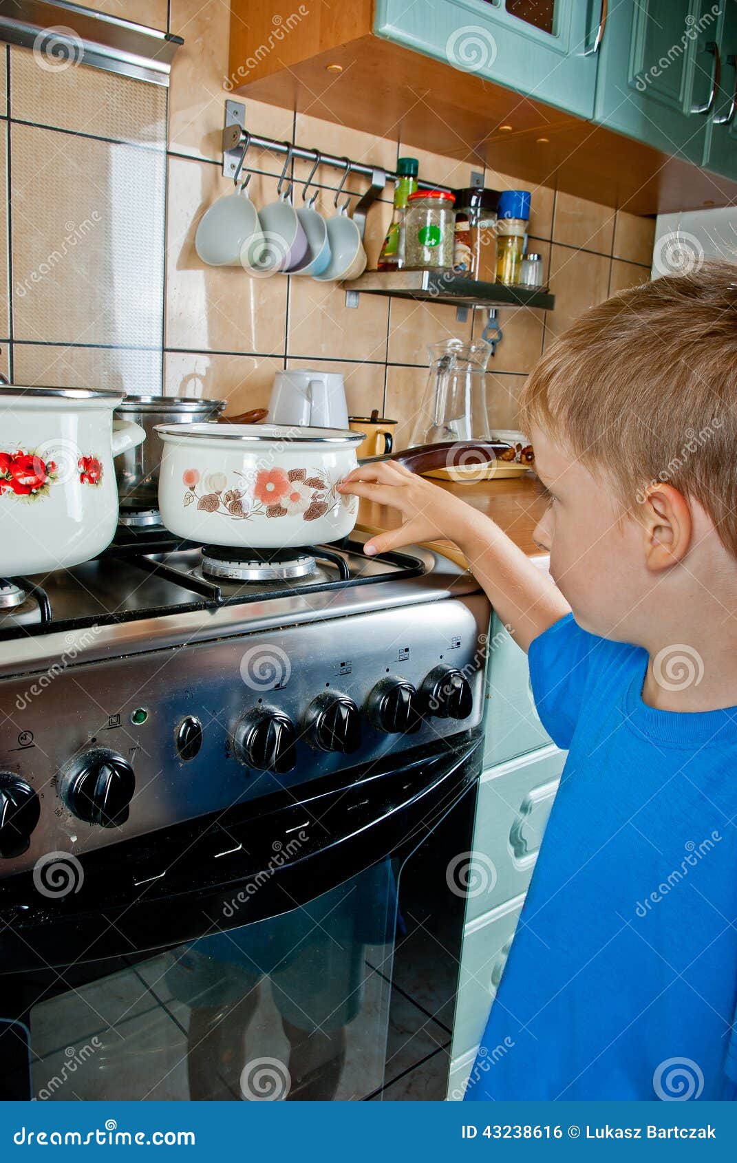https://thumbs.dreamstime.com/z/danger-home-young-boy-touching-hot-pot-kitchen-43238616.jpg