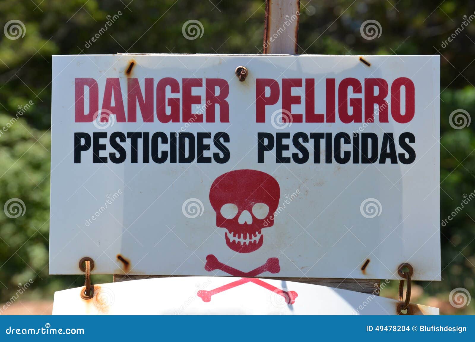 danger pesticides peligro sign