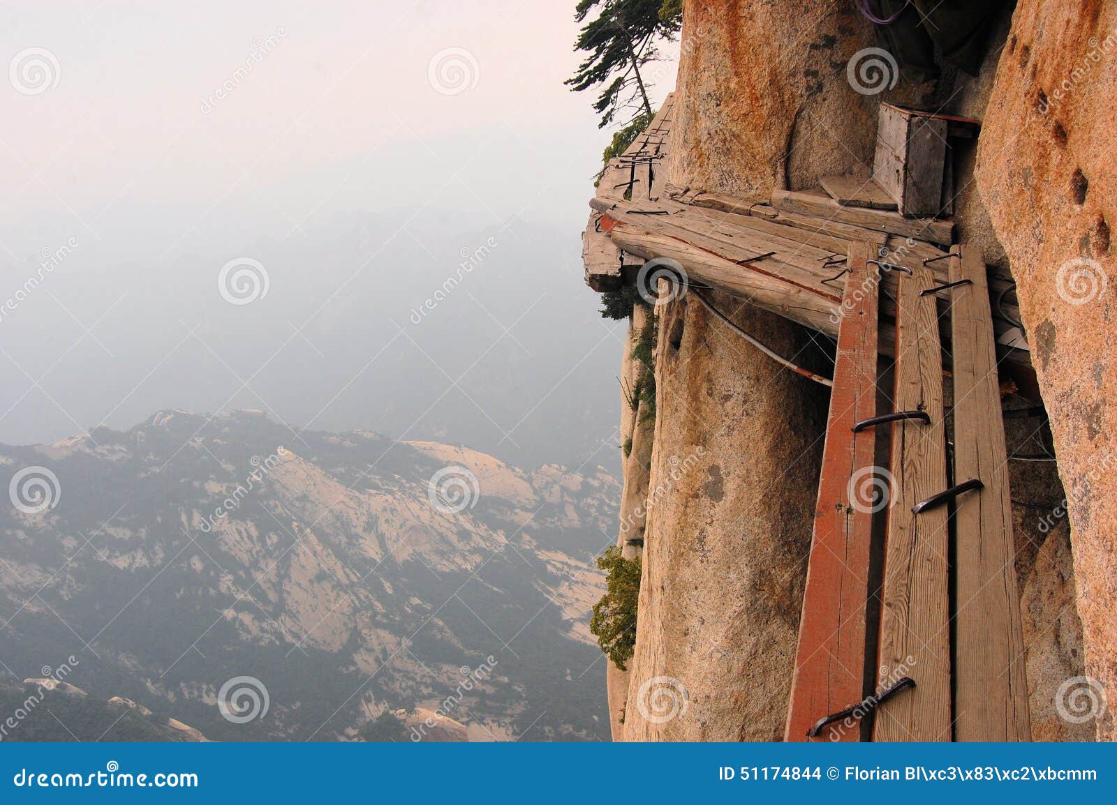 dangerous walkway at top of holy mount hua shan