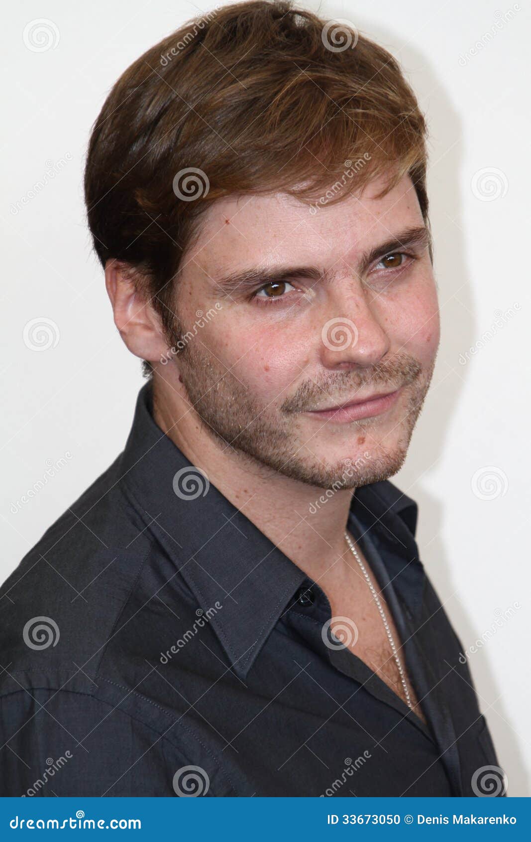 Daniel Brühl imagem editorial. Imagem de beleza, postura - 33673050, image size:1067x1690