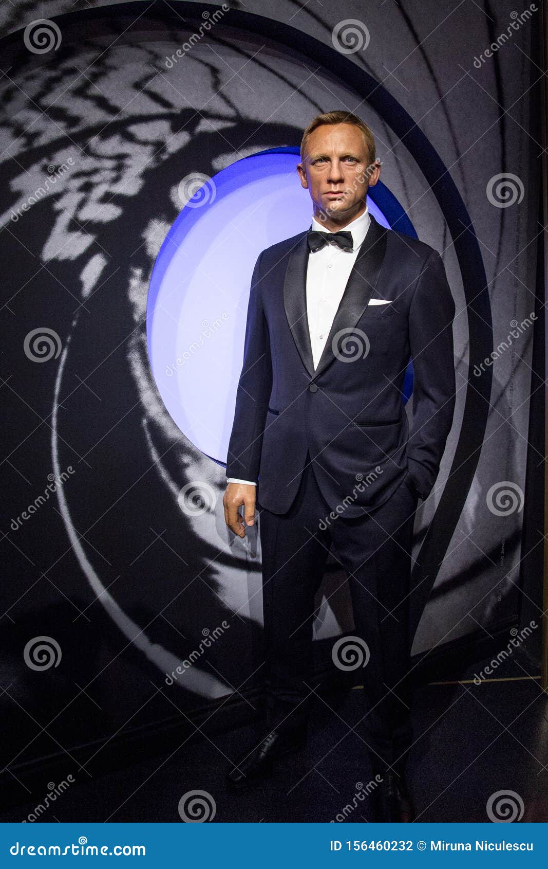 Daniel Craig wax statue editorial photography. Image of bond - 156460232