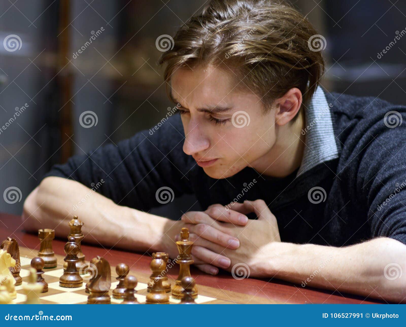 St. Petersburg, Russia - December 30, 2018: Grandmaster Daniil Dubov,  Russia holding the first place prize of World Rapid Chess Championship 2018  afte Stock Photo - Alamy