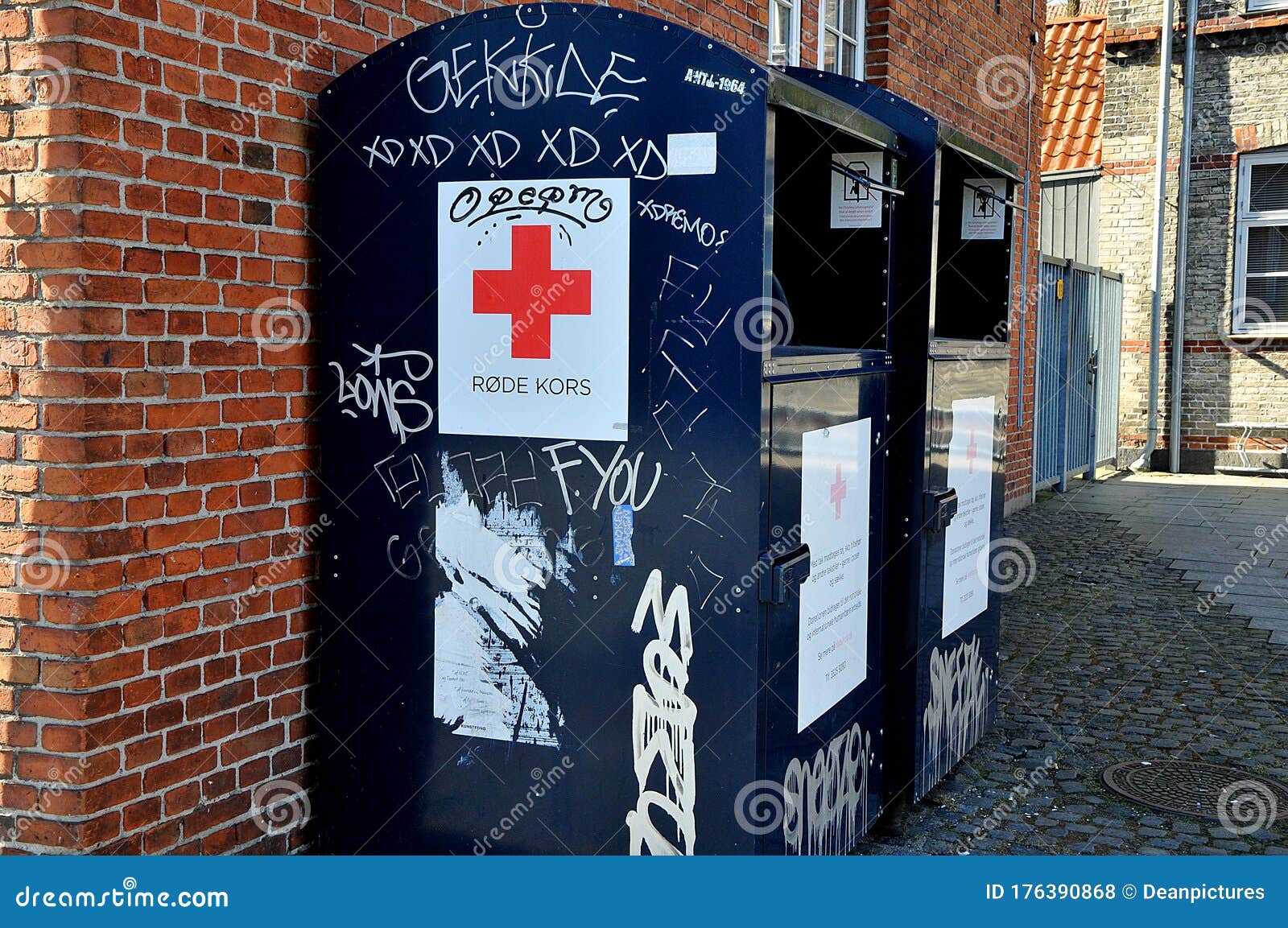 fjerne Nemlig is Danish Red Cross Old Cloths Donation Containers in Copenhagen Editorial  Stock Photo - Image of land, danish: 176390868