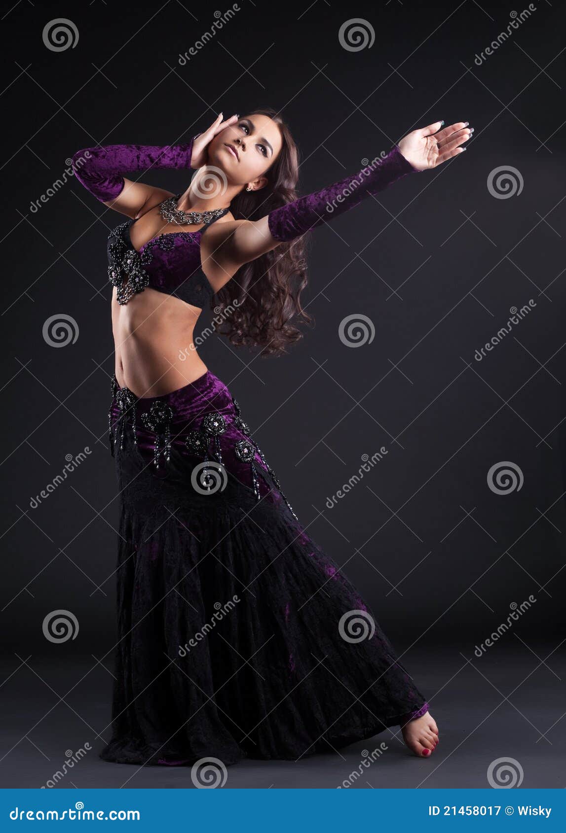 Danza De La Mujer En árabe Oriental Imagen de archivo - Imagen de traje, adulto: 21458017