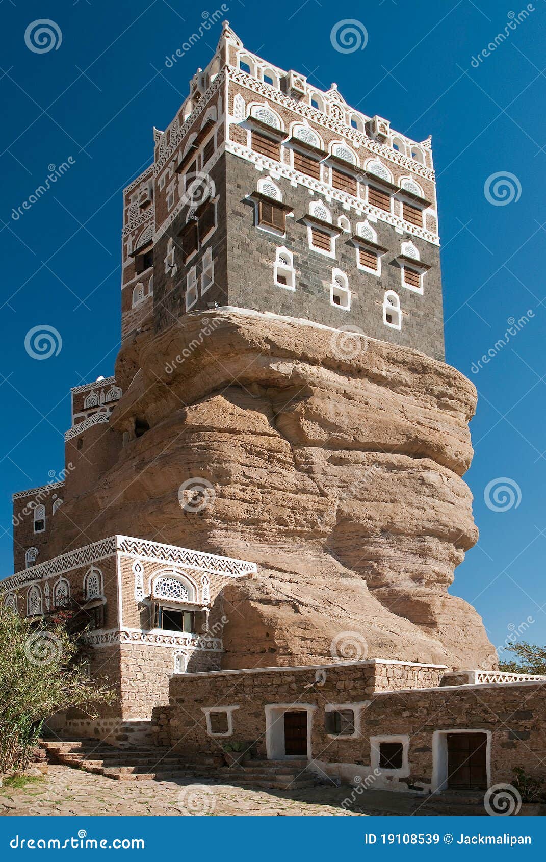 dar al hajar palace in wadi dhahr yemen