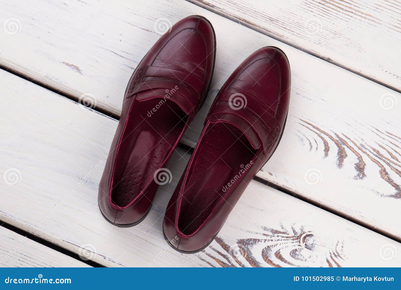 dark red shoes womens