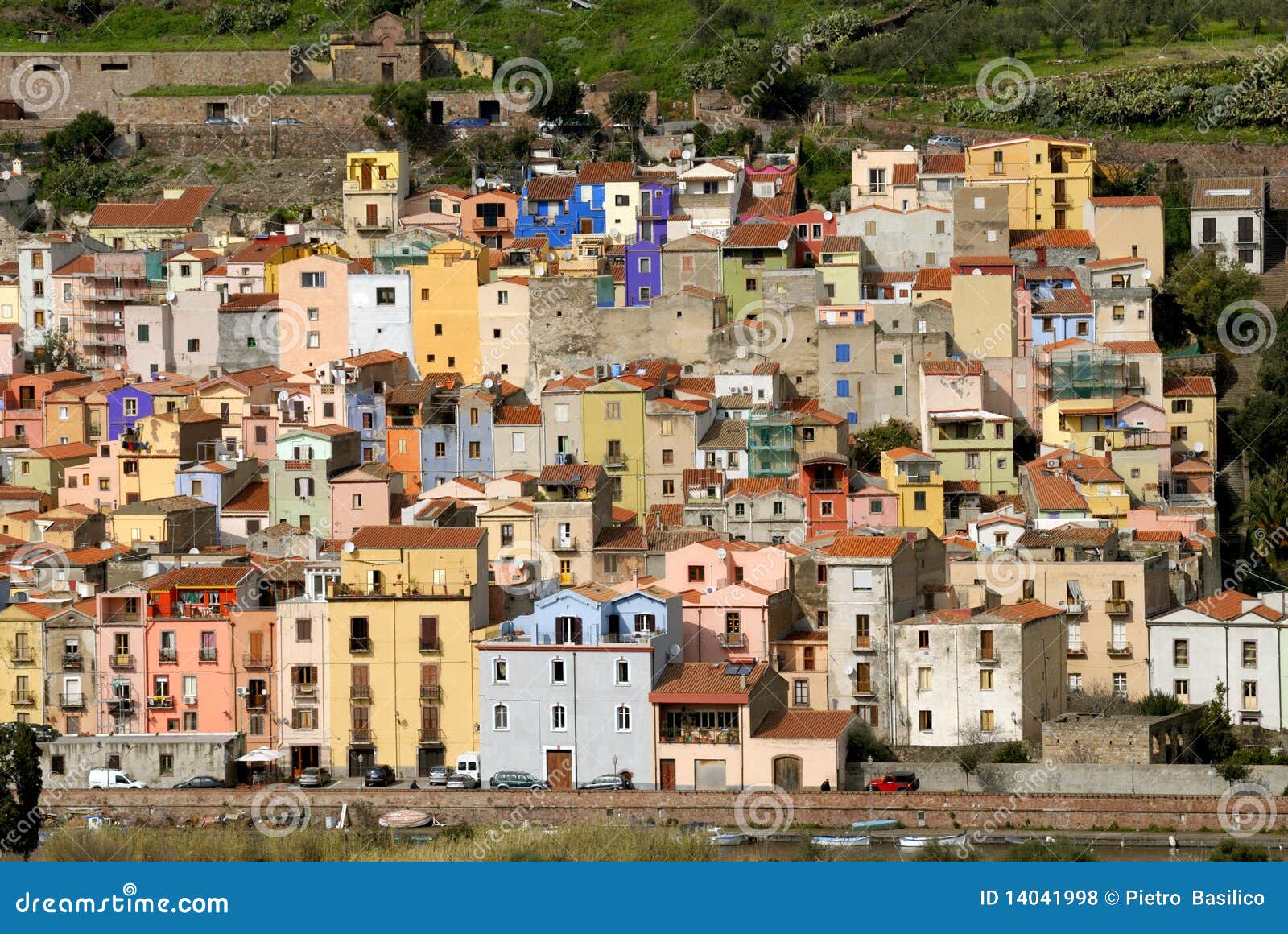 Das Dorf Von Bosa Sardinien Stockfoto Bild Von Mittelalterlich Sardinien